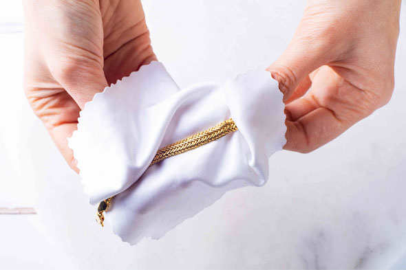 چگونه طلا را براق کنیم