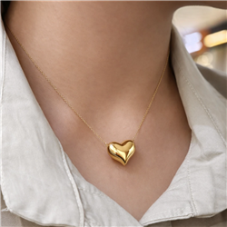 A-solid-heart-gold-necklace