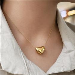 A-solid-heart-gold-necklace