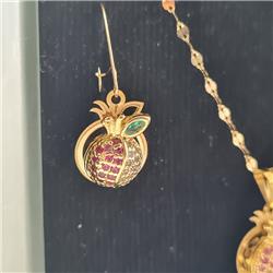 Pomegranate-set-with-leaves