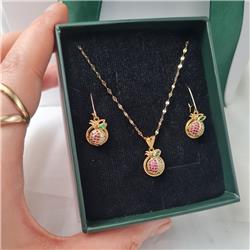 Pomegranate-set-with-leaves