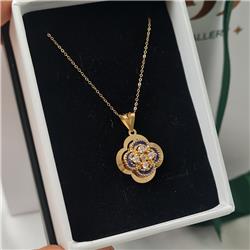 Gold-clover-pendant-gift