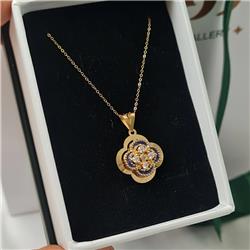 Gold-clover-pendant-gift