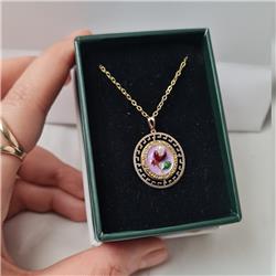 Resinized-gold-pendant-Pinterest