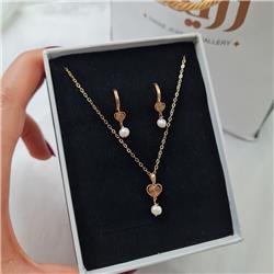 Heart-shaped-gold-set