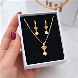 Heart-shaped-gold-set