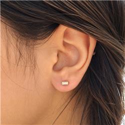 Gold-ear-piercing_under_700kb