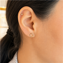 Square-gold-ear-piercing
