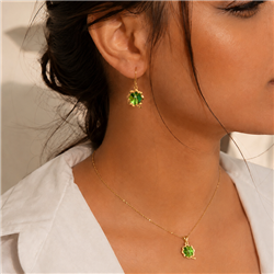 Gold-pendant-with-clover-design