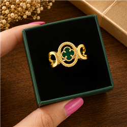 van-cleef-green-gold-ring