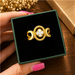 van-cleef-green-gold-ring