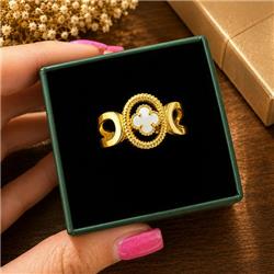 van-cleef-green-gold-ring
