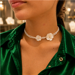Gold-and-flower-pearl-necklace
