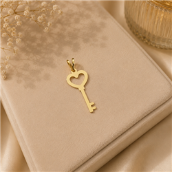 Gold heart key pendant0