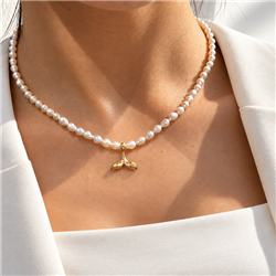 Whale-tail-necklace-02