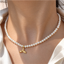 Whale-tail-necklace-04