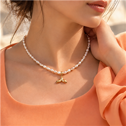 Whale-tail-necklace-00