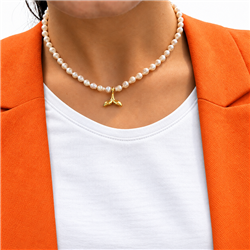 Whale-tail-necklace-03