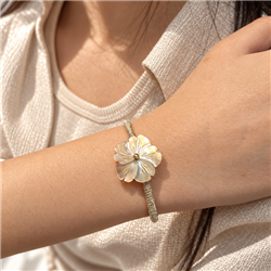 Large-mother-of-pearl-flower-bracelet-04
