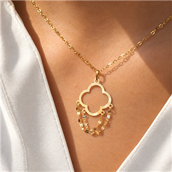 Van-Cleef-gift-pendant-01