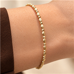 Gold-bracelet-with-oval-and-faceted-beads0