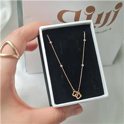 DeVancliffe-necklace-with-ball