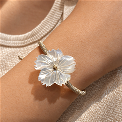 Large-mother-of-pearl-flower-bracelet-05