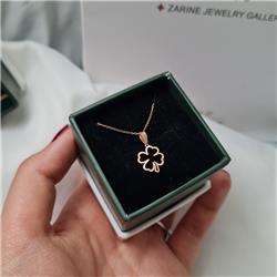 Gold-clover-pendant