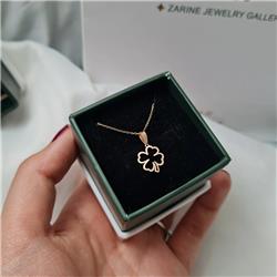 Gold-clover-pendant