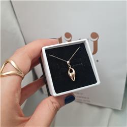 Eternal-knot-gold-pendant
