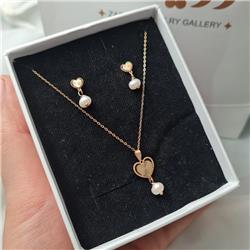 Heart-shaped-gold-set