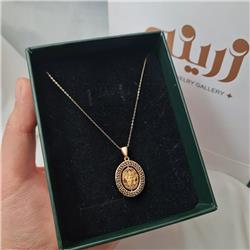 Versace-and-Queen-gold-pendant
