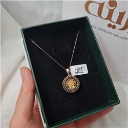 Versace-and-Queen-gold-pendant