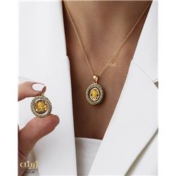 Versace-and-Queen-gold-pendant