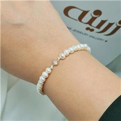 Gold-clover-bracelet-with-pearls