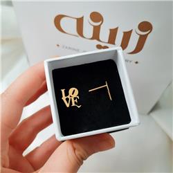 Loves-gold-stud-earrings