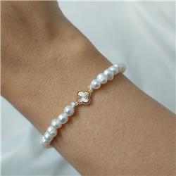 Gold-clover-bracelet-with-pearls