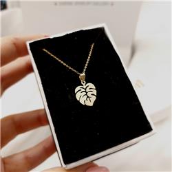 Fig-leaf-pendant