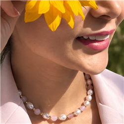 Gold-and-pearl-necklace-01