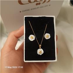 Gold-and-pearl-set