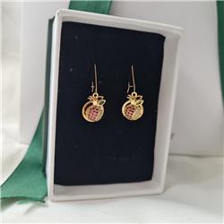 Gold-earrings-with-pomegranate-leaves