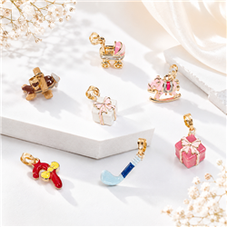 Gold-pendant-gift