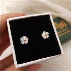 Gold-stud-earrings