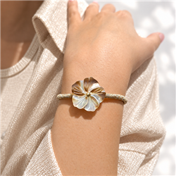 Large-mother-of-pearl-flower-bracelet-03