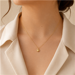 Minimalist-heart-necklace-MODEL