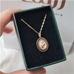 Resinized-gold-pendant-Pinterest