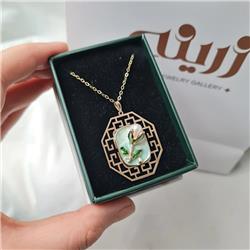 Resinized-gold-pendant-Pinterest
