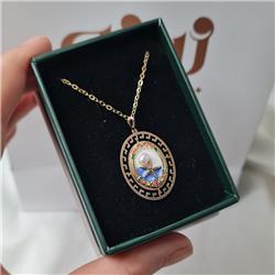 Resinized-gold-pendant-Pinterest