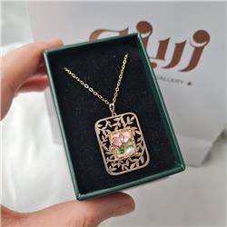 Resinized-gold-pendant-Pinterest