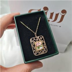 Resinized-gold-pendant-Pinterest
